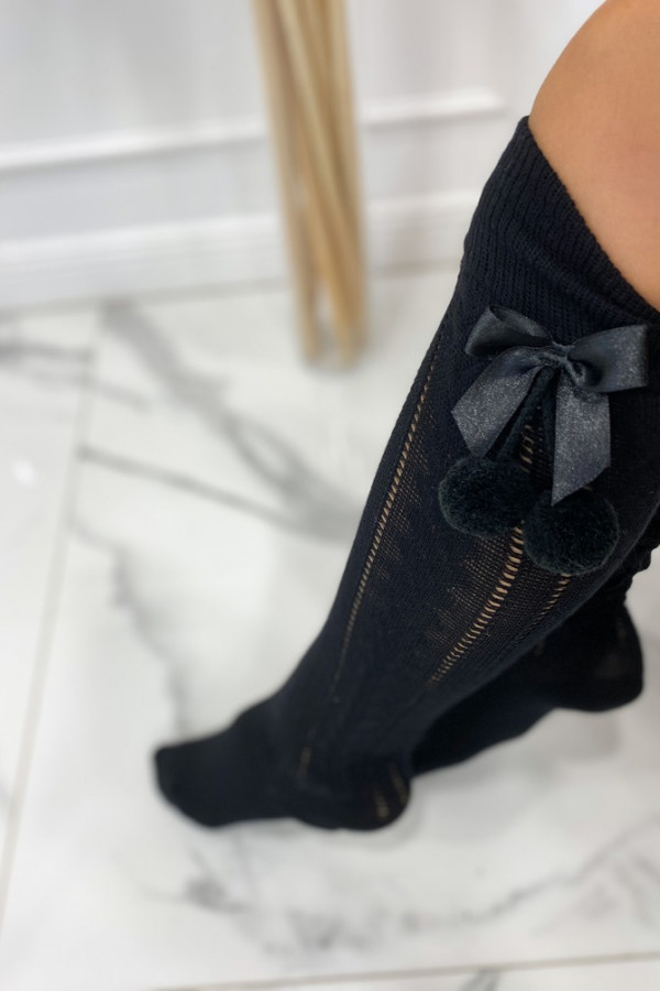 Czarne zakolanówki z pomponem i kokardą Marta 150