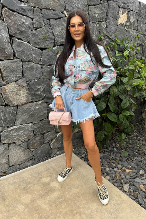 Spodenki jeansowe z postrzępionym dołem Vera jasny jeans 09