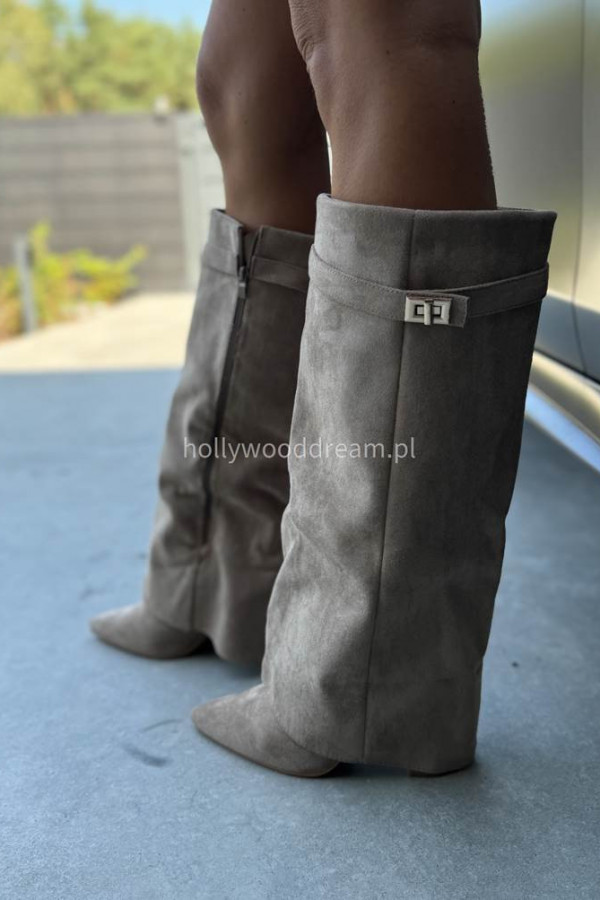 Kozaki zamszowe na słupku z wywniętą cholewką beżowe RELLA