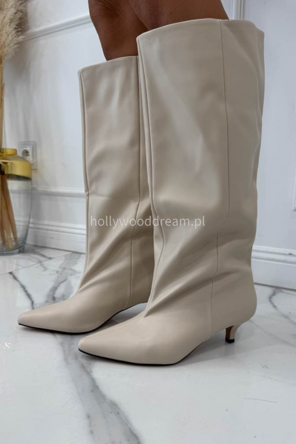 Kozaki na niskim obcasie z eko skóry jasny beż DOMINO
