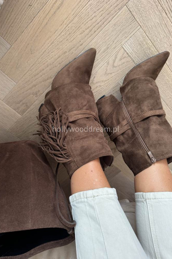 Botki krótkie zamszowe na słupku z frędzlami czekoladowe ROZI