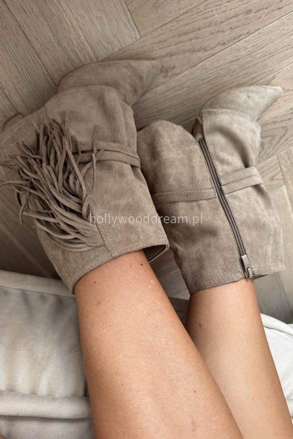 Botki krótkie zamszowe na słupku z frędzlami beżowe ROZI