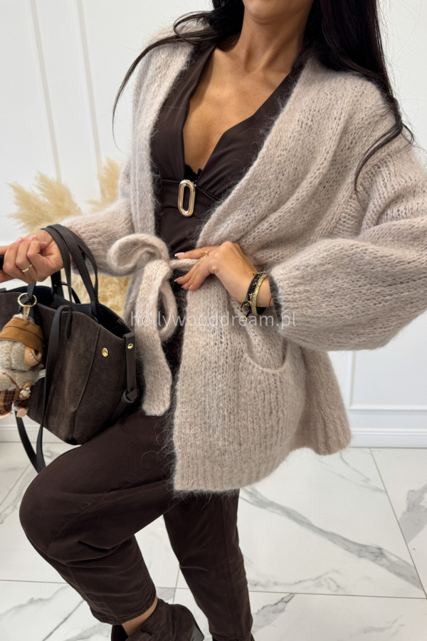 Kardigan moherowy z kieszeniami niezapinany z paskiem beżowy JOLA 52