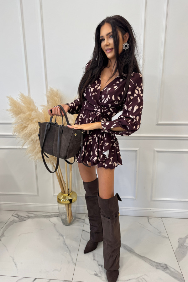 Sukienka mini kopertowa z wiązaniem czekoladowa w kremowe wzory OREO 121