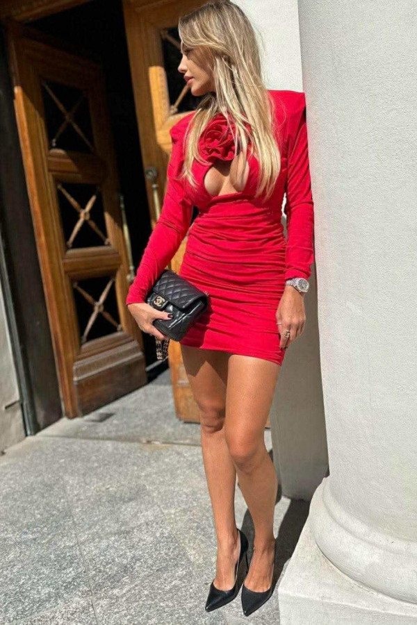 Sukienka mini z marszczeniami, różą i wycięciem przy dekolcie czerwona ROSE 161