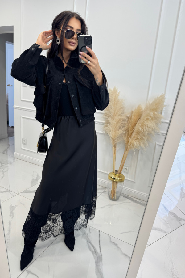 Kurtka materiałowa z dużymi kieszeniami czarna IZABELLA 131