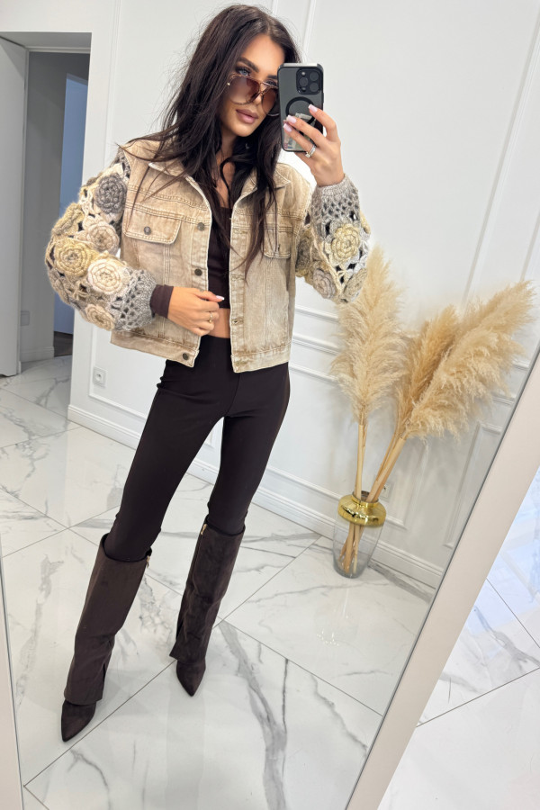 Beżowa kurtka ze sweterkowymi rękawami we wzór kwiatów LOLA 191