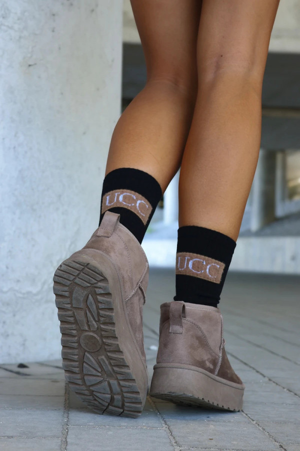 Czarne skarpety bawełniane z pluszowym napisem UCC