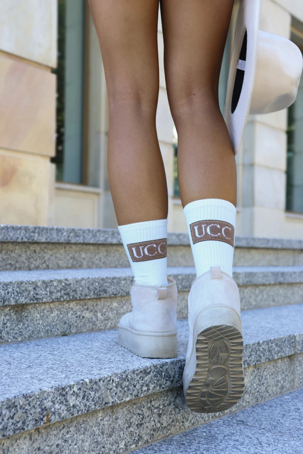 Białe skarpety bawełniane z pluszowym napisem UCC