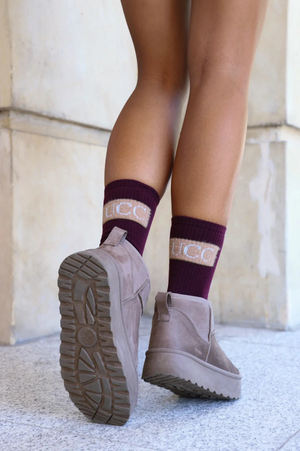 Bordowe skarpety bawełniane z pluszowym napisem UCC