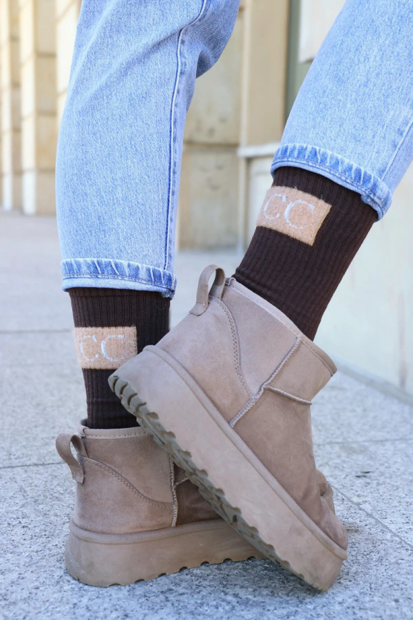 Brązowe skarpety bawełniane z pluszowym napisem UCC