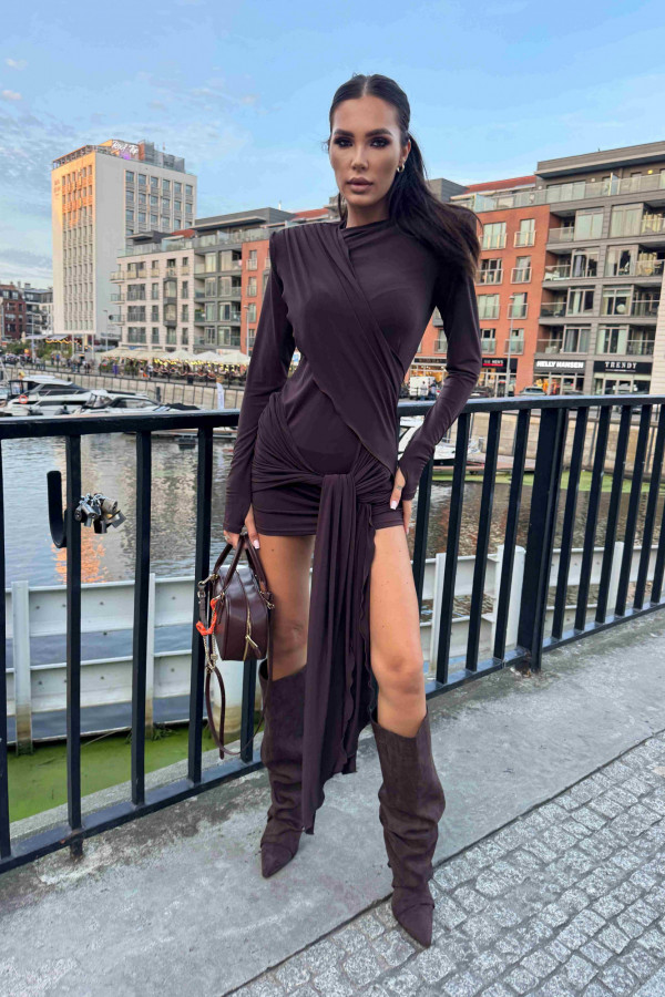 Czekoladowa sukienka mini z szarfą Marta 25