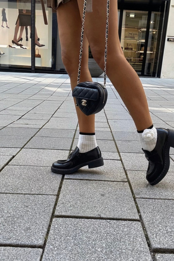 Białe skarpety LA MILLA z agrafką kwiatem LENA 25