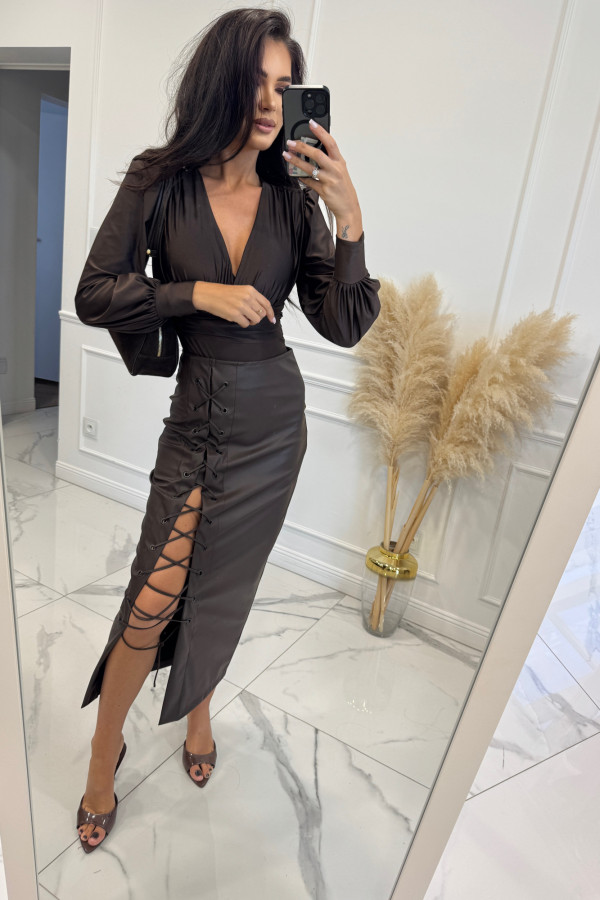 Czekoladowa spódnica maxi skórzana z wiązaniem przez przód FLORKA 39