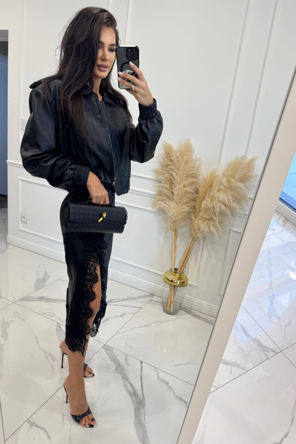 Czarna spódnica satynowa midi z koronkowymi wstawkami na dole BOŻENA 06