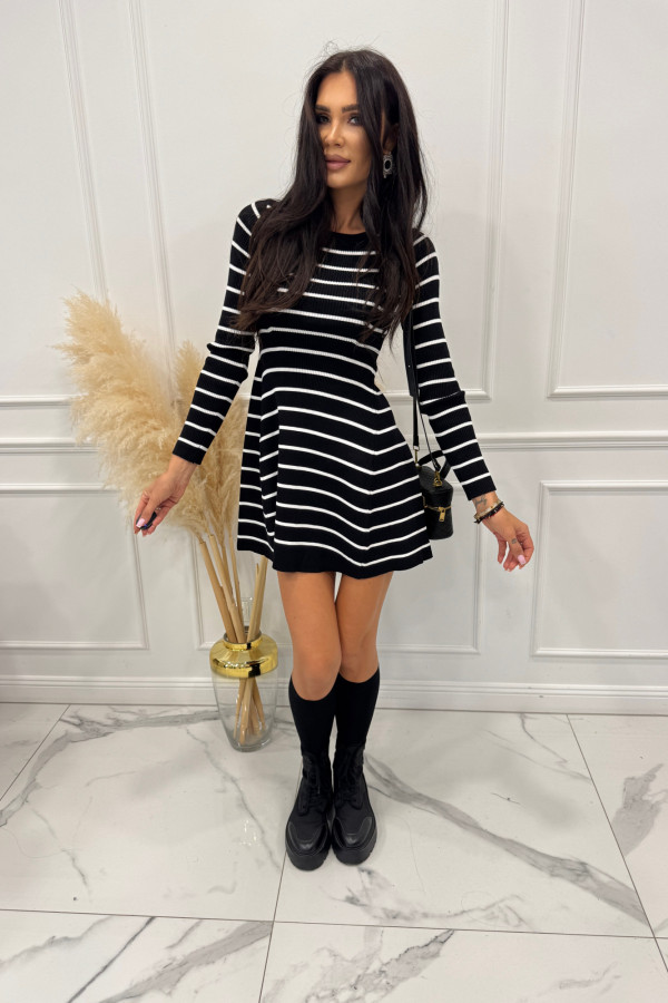Czarna sukienka w paski rozkloszowana Hugo 09