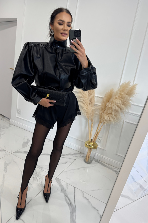 Czarne spodenki satynowe wykończone koronką MARBELA 173