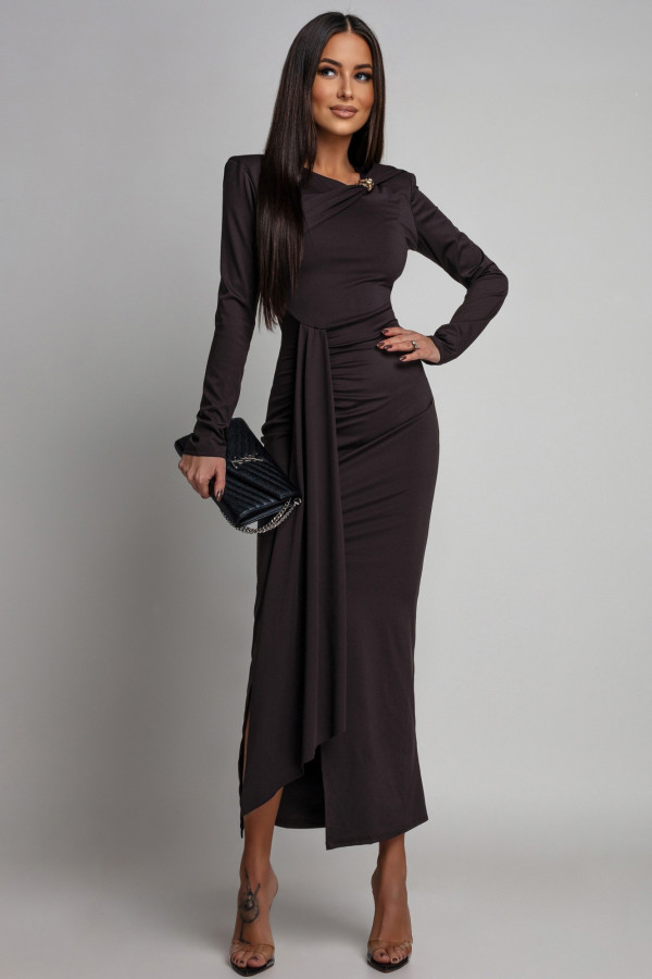 Czekoladowa sukienka maxi z rozporkiem i szarfą oraz ozdobą na dekolcie Lidka 26