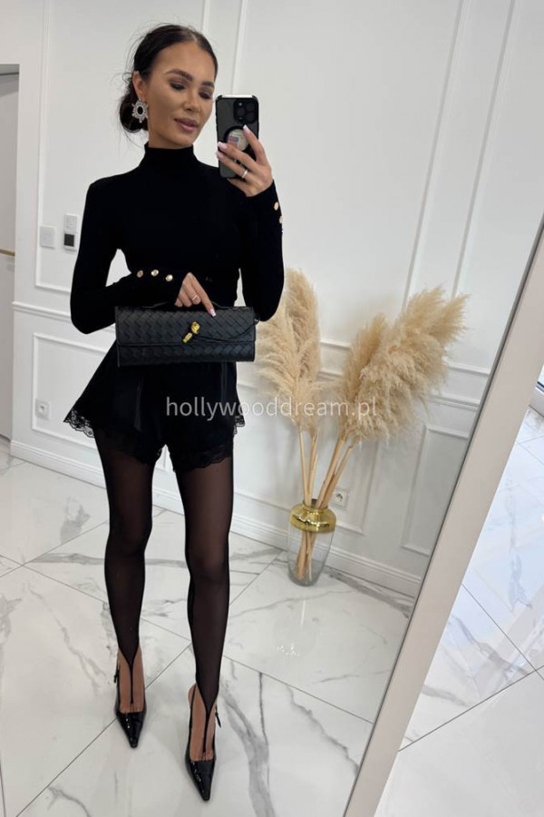 Bluzka z półgolfem i guzikami przy rękawie Allison czarna 30